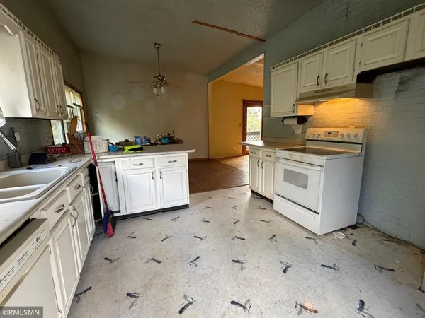 $225,000 | 2049 Silvermine Drive, Eau Claire, WI 54703