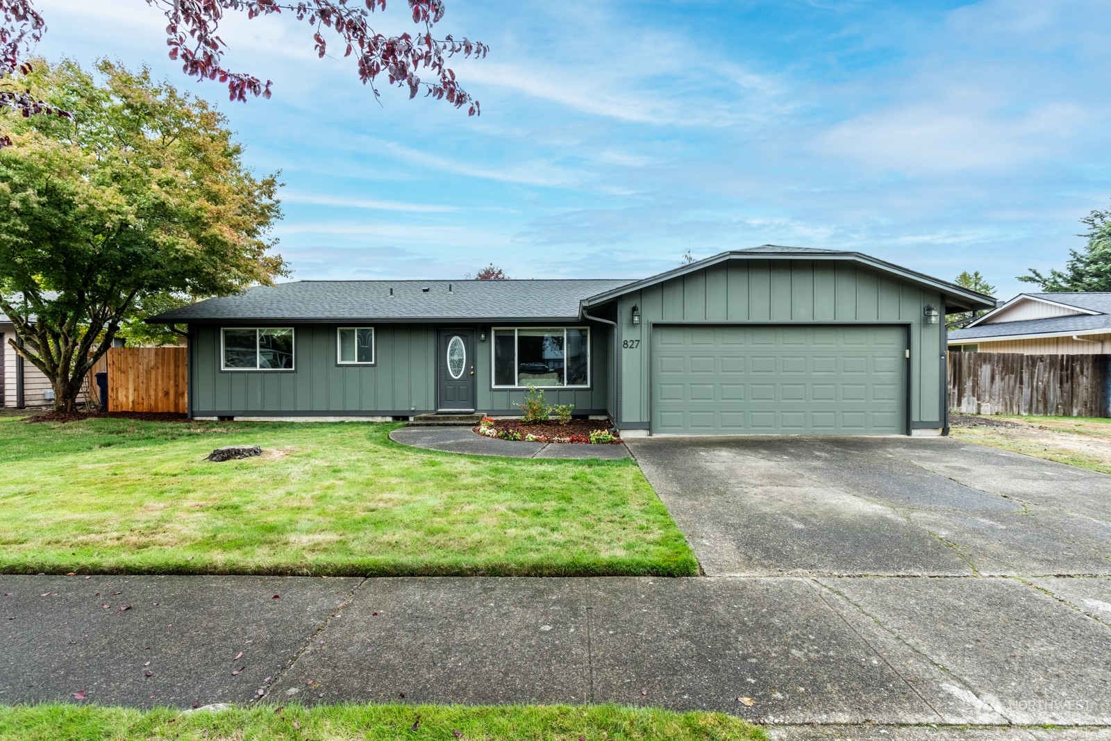 a view of a house with a yard