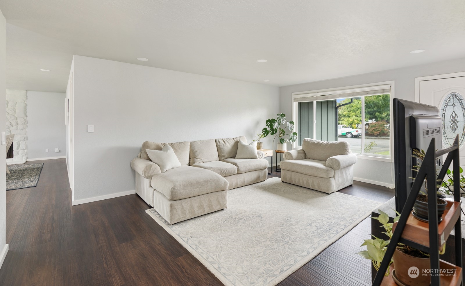 827 Natalie Place Enumclaw, WA 98022 - Photo 4 of 18 a living room with furniture and a flat screen tv