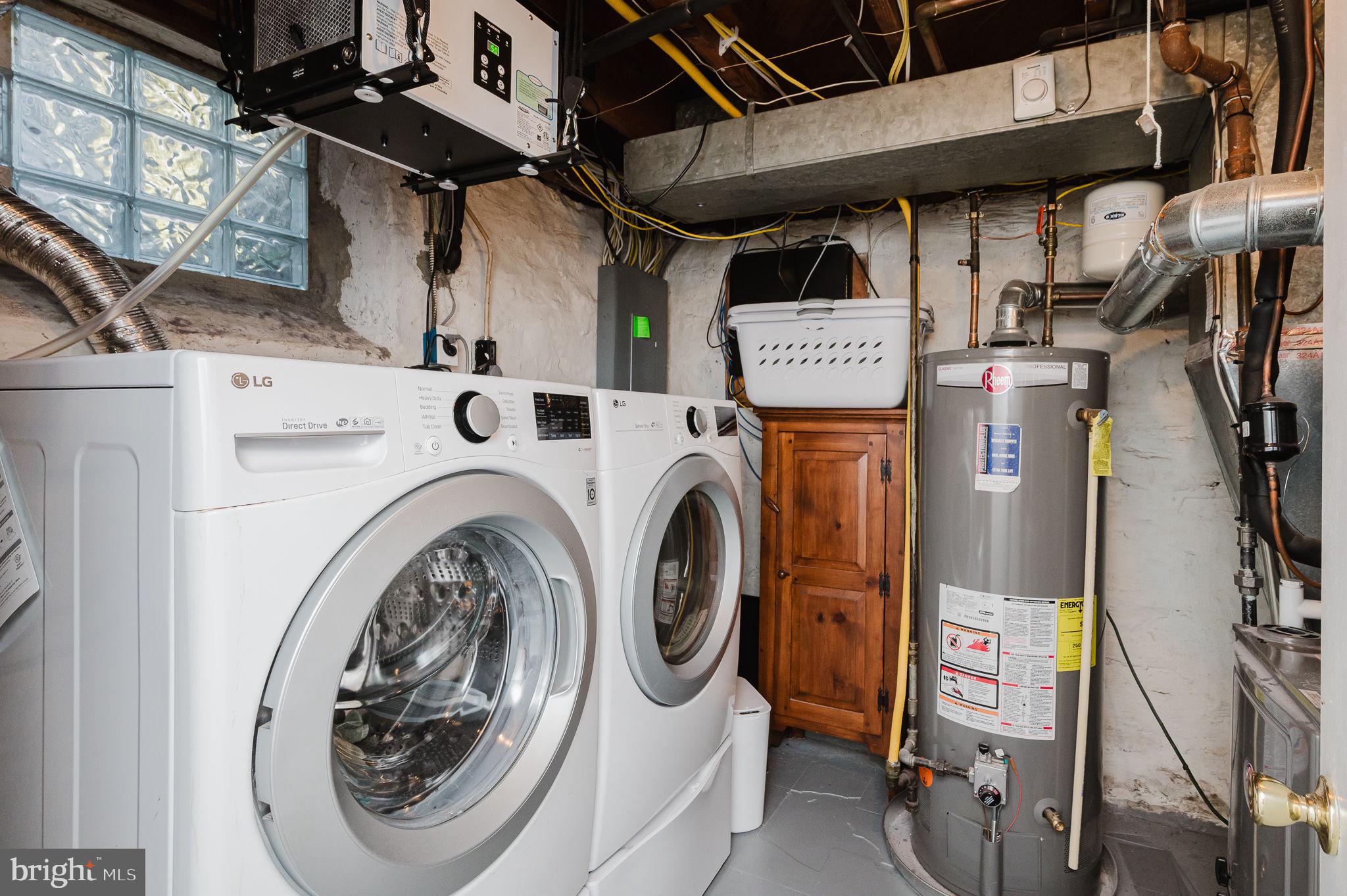 625 Yarmouth Road Towson, MD 21286 - Photo 48 of 69 a utility room with dryer and washer