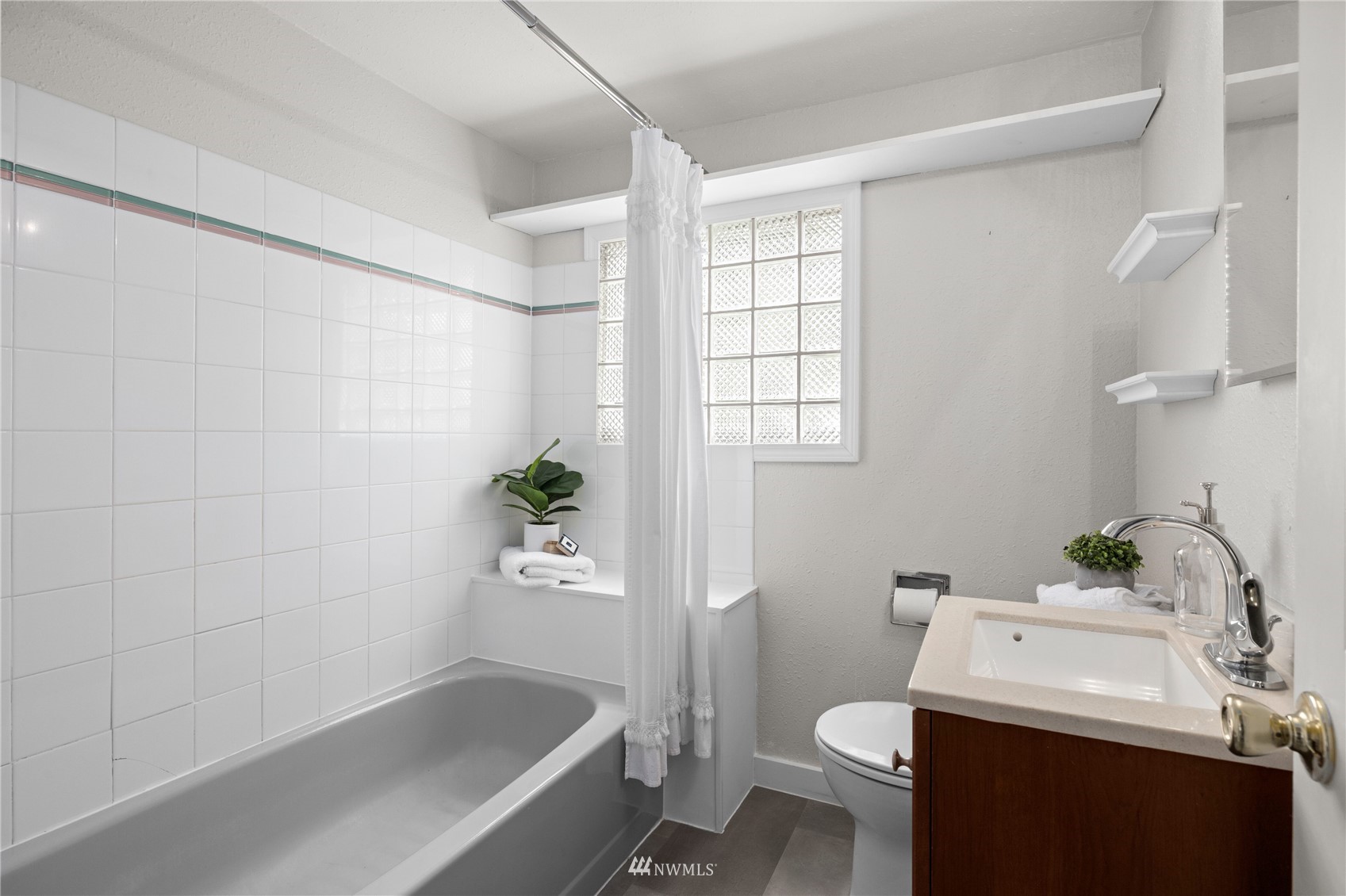 3933 Southwest Webster Street Seattle, WA 98136 - Photo 11 of 28 Gallery Image 11