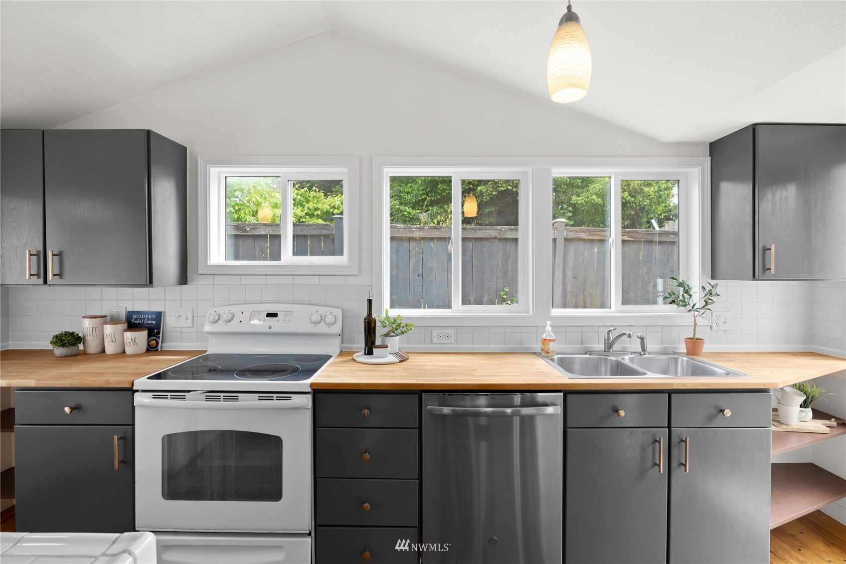 3933 Southwest Webster Street Seattle, WA 98136 - Photo 13 of 28 Gallery Image 13