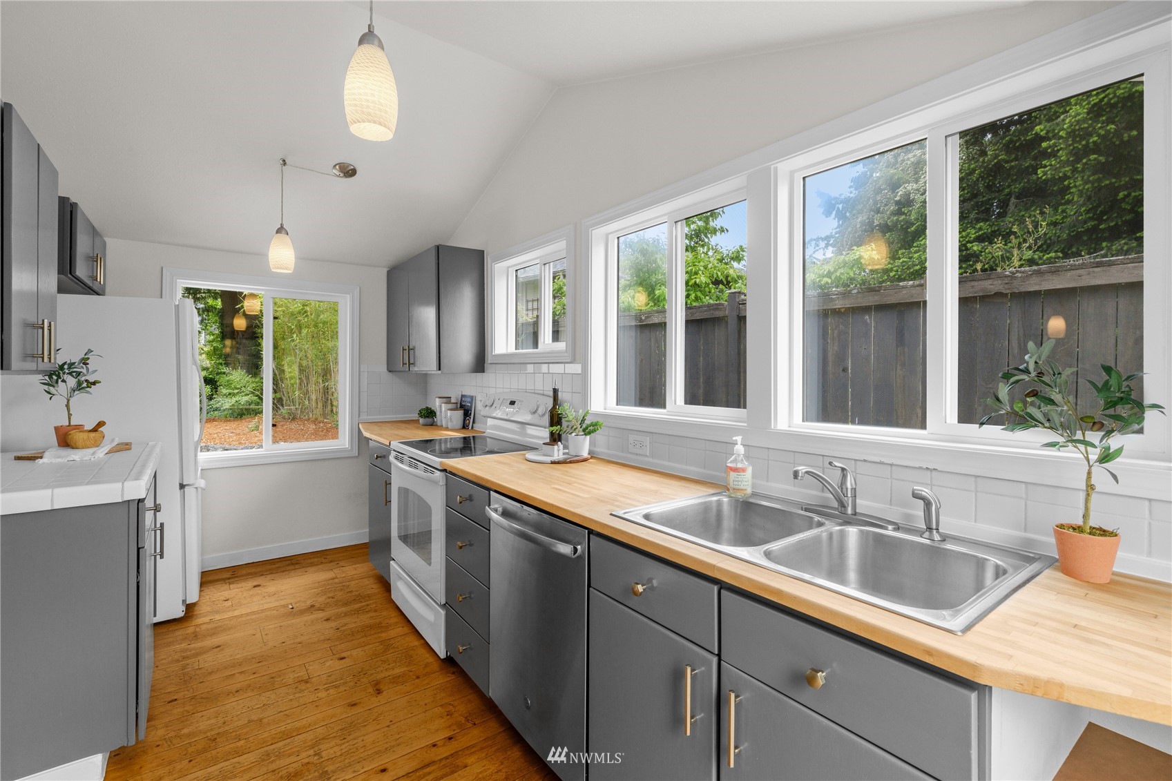 3933 Southwest Webster Street Seattle, WA 98136 - Photo 15 of 28 Gallery Image 15