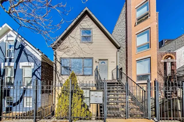 $2,150 | 1730 West Beach Avenue, Unit 1, Chicago, IL 60622