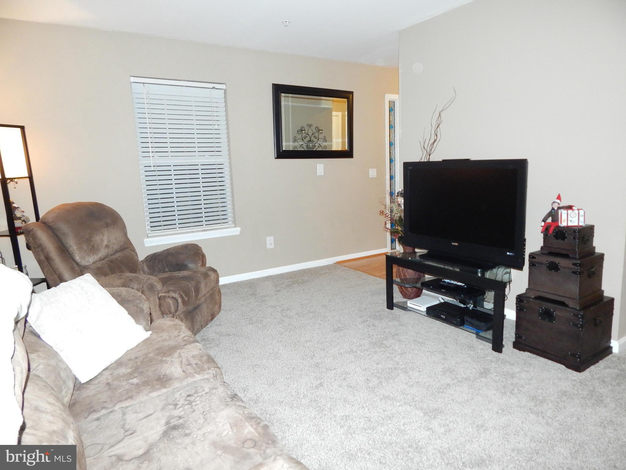 8740 Jarwood Road Baltimore, MD 21237 - Photo 8 of 29 Living Room