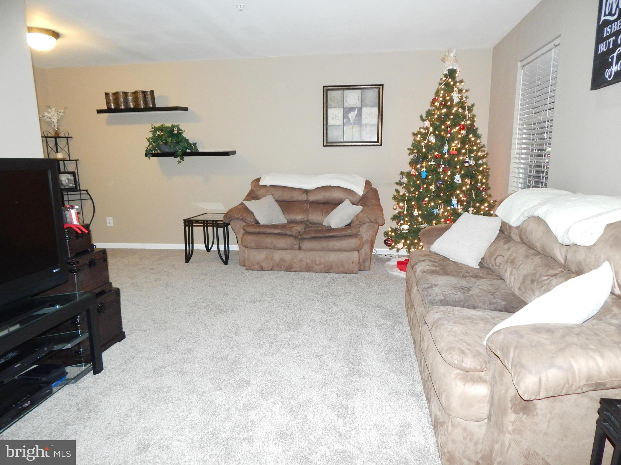 8740 Jarwood Road Baltimore, MD 21237 - Photo 9 of 29 Living Room