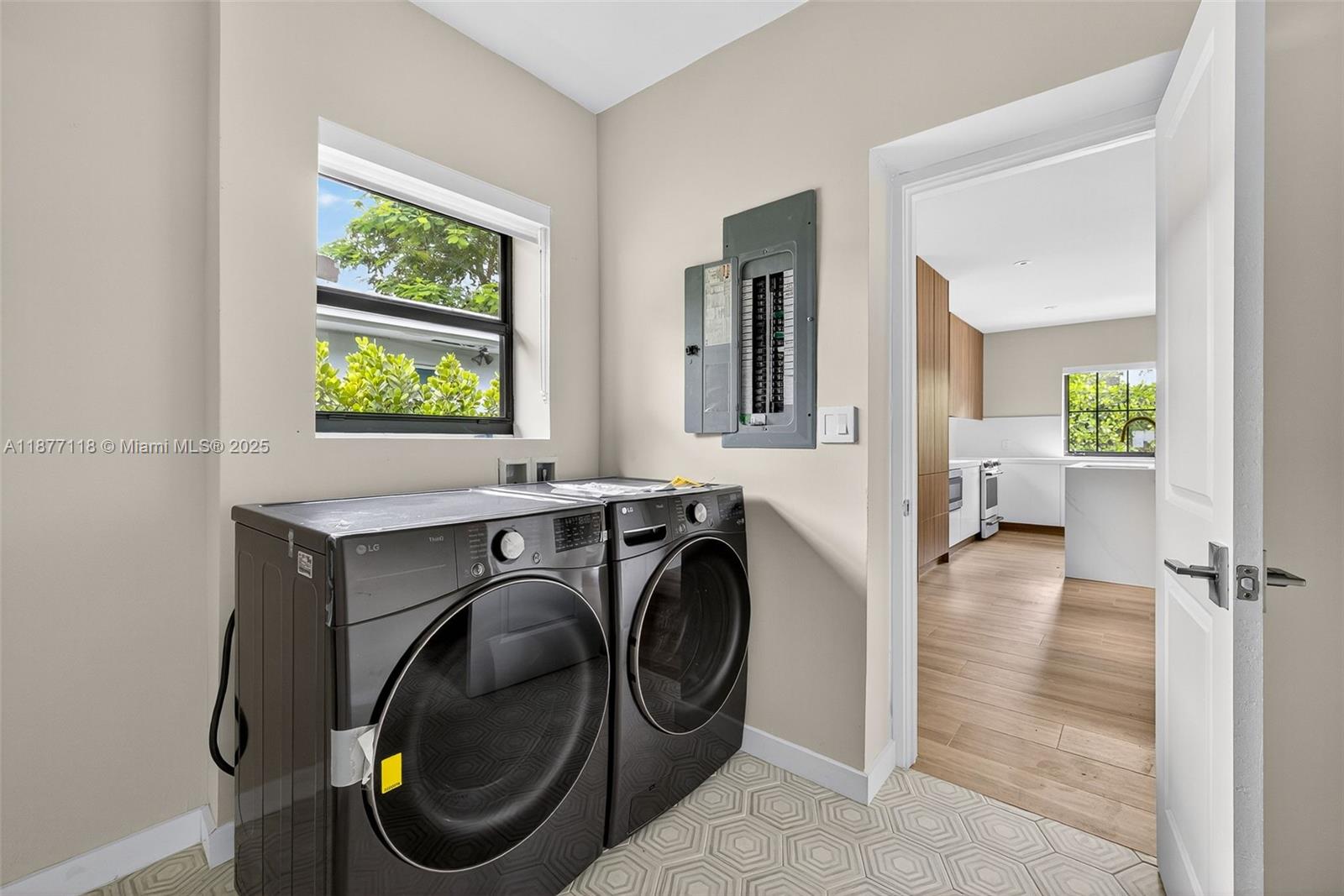 635 Bird Road Coral Gables, FL 33146 - Photo 19 of 25 a utility room with dryer and washer
