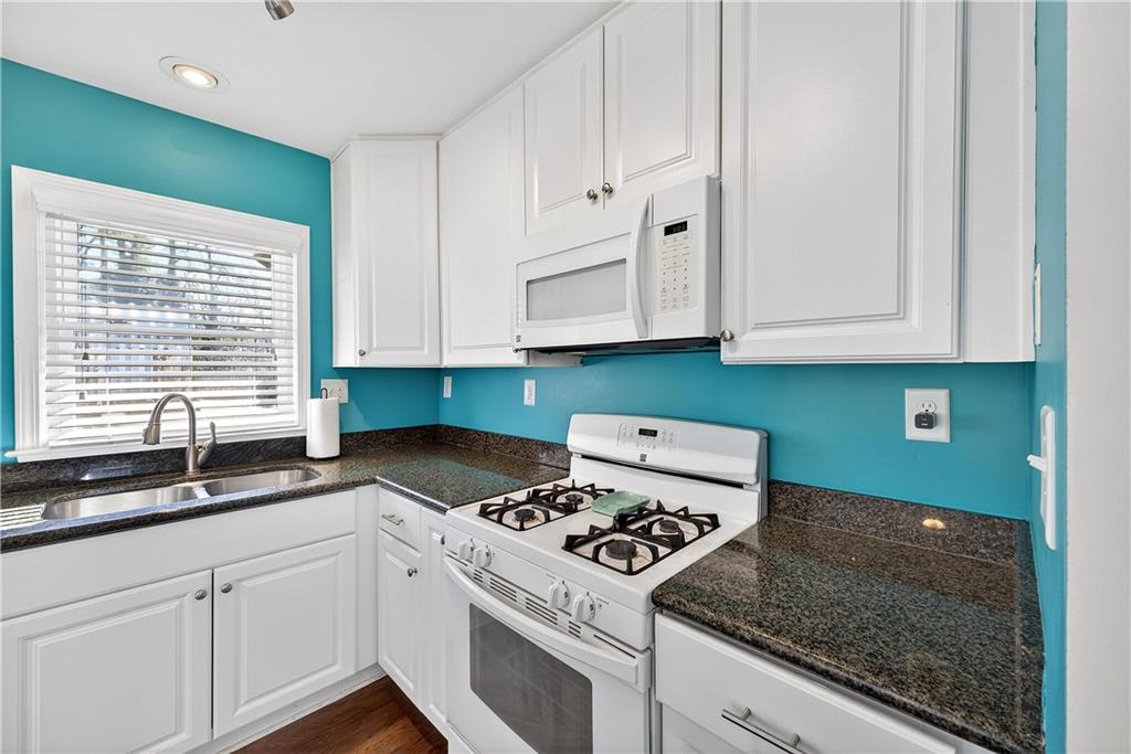 3823 Danbury Lane Decatur, GA 30032 - Photo 9 of 24