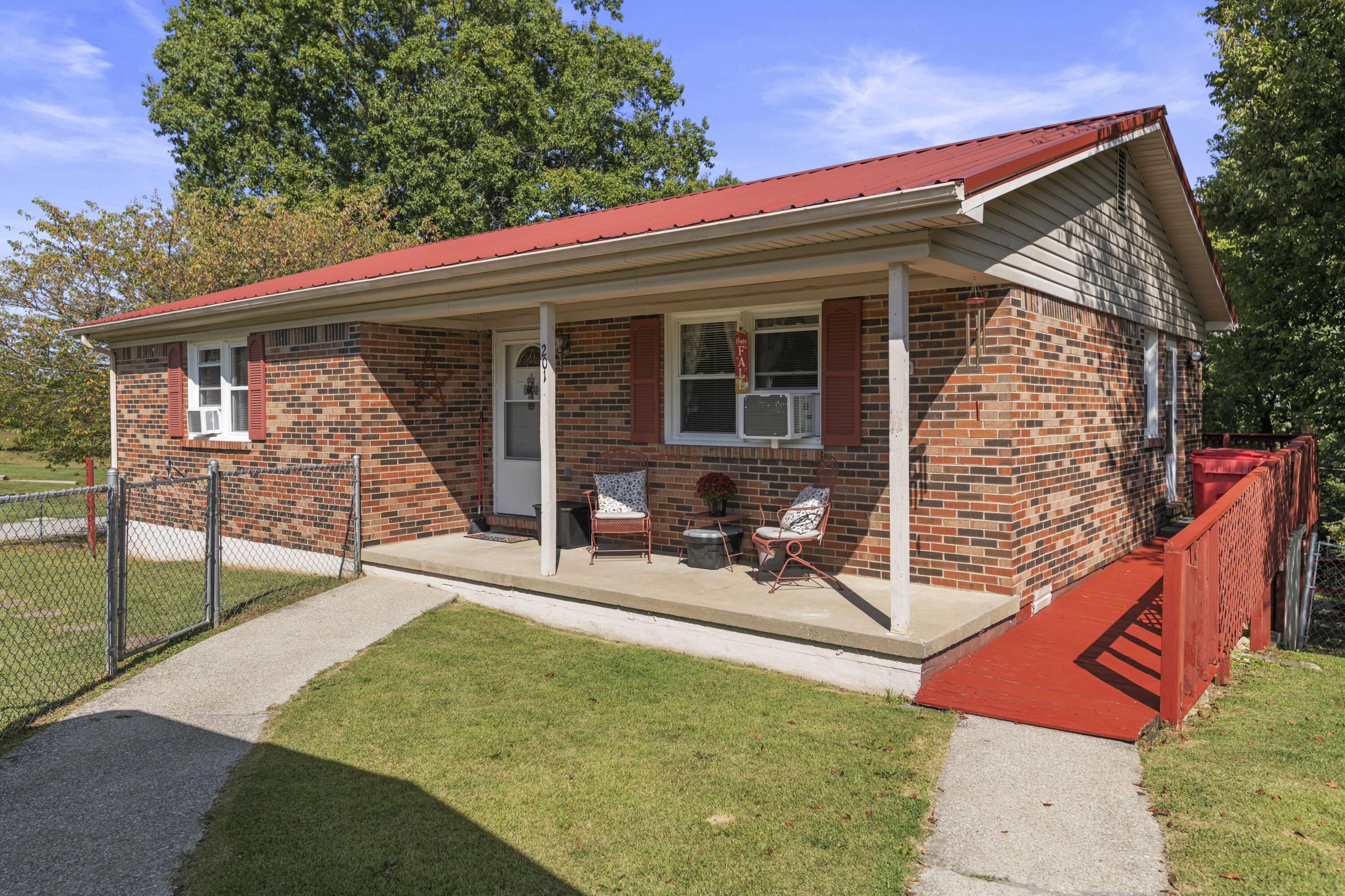201 Daisey Road Berea, KY 40403 - Photo 2 of 21 20230919-201-Daisey-Rd-TEMedia-007