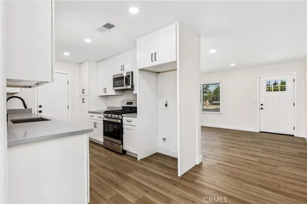 $365,000 | 579 West Mayberry Avenue, Hemet, CA 92543