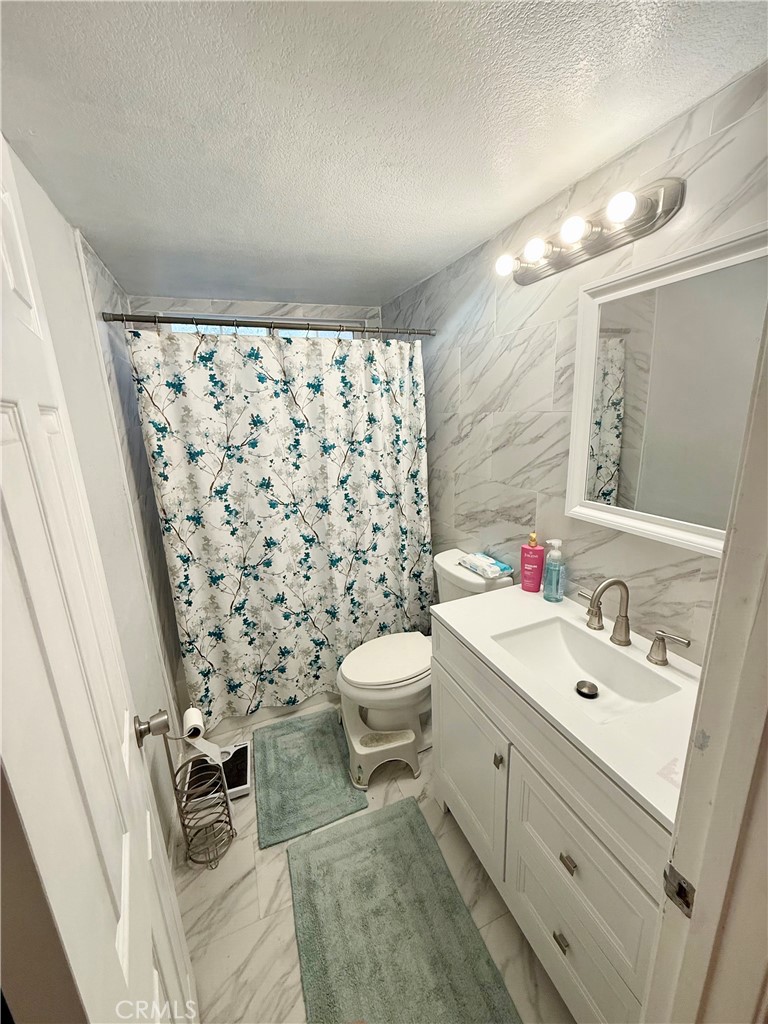 776 Atchison Street Colton, CA 92324 - Photo 11 of 17 Bathroom 1