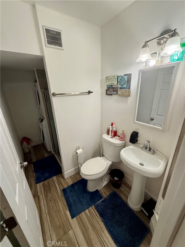 776 Atchison Street Colton, CA 92324 - Photo 12 of 17 Bathroom 2