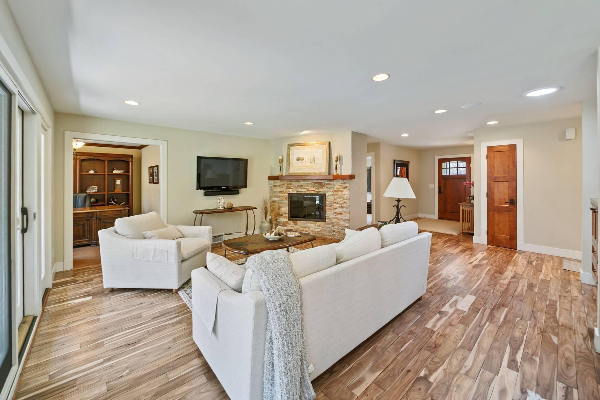 220 Glenbrook Road North Wayzata, MN 55391 - Photo 4 of 33