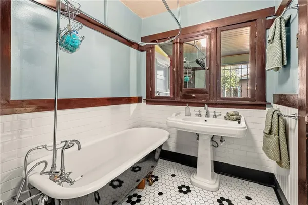 $1,800,000 | 577 North Chester Avenue, Pasadena, CA 91106