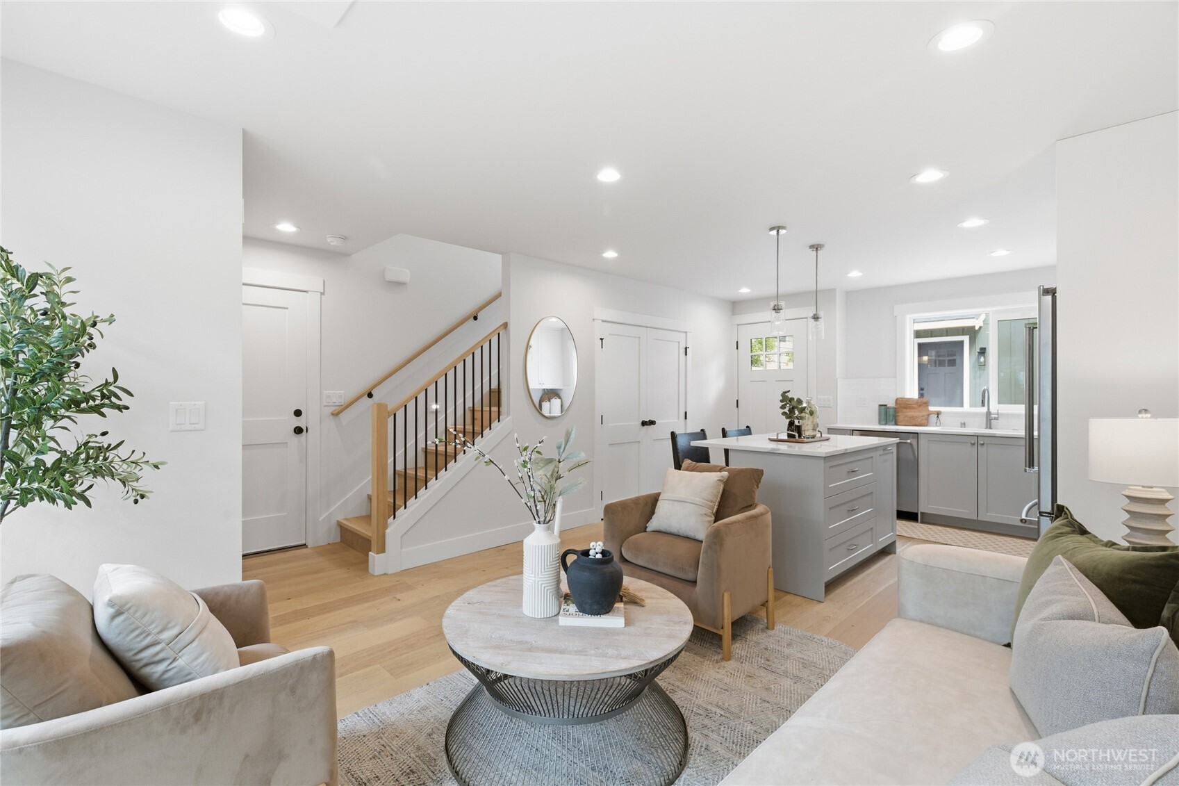 8817 Densmore Avenue North Seattle, WA 98103 - Photo 11 of 26