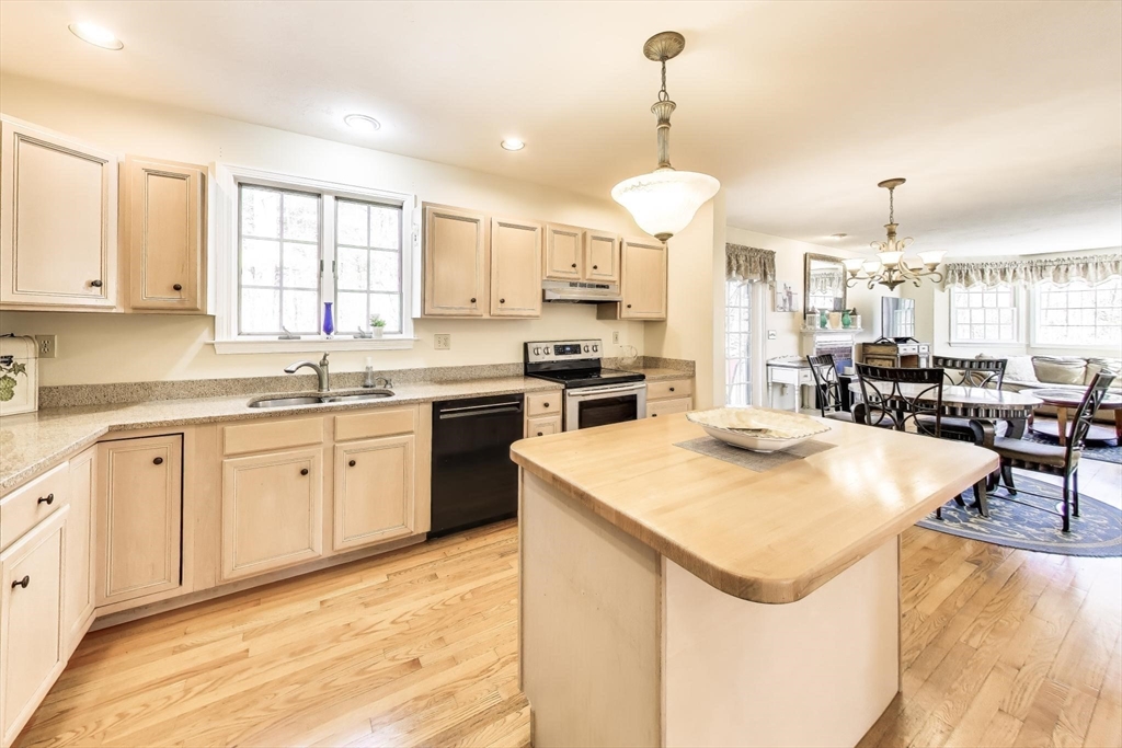 101 River Road Hanover, MA 02339 - Photo 4 of 42