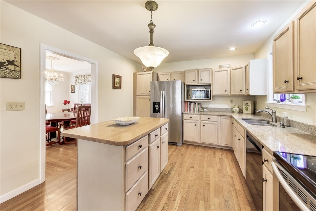 101 River Road Hanover, MA 02339 - Photo 5 of 42