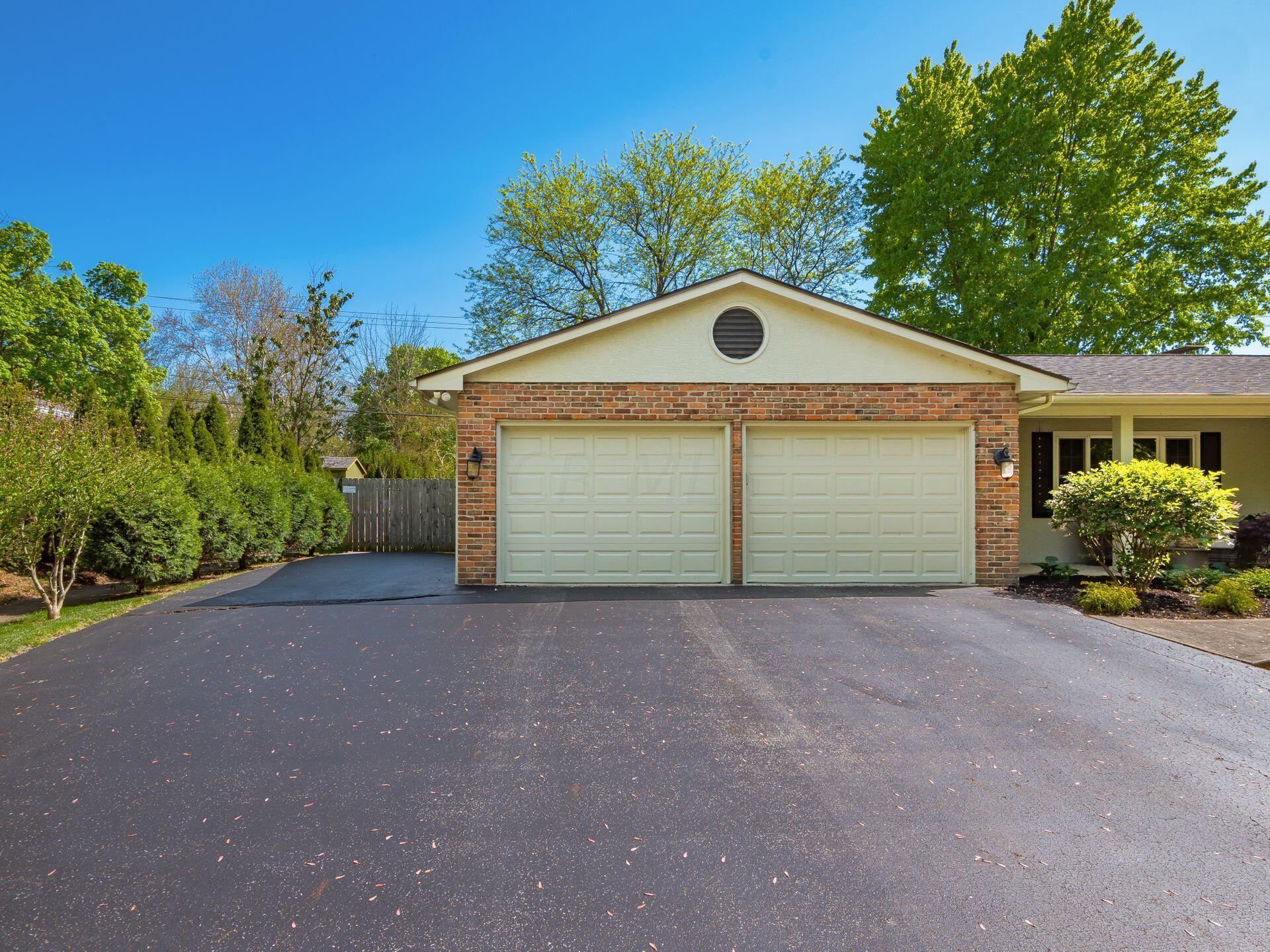 2711 Folkstone Road Columbus, OH 43220 - Photo 6 of 62 010_6ccc_N 2711 Folkstone 143