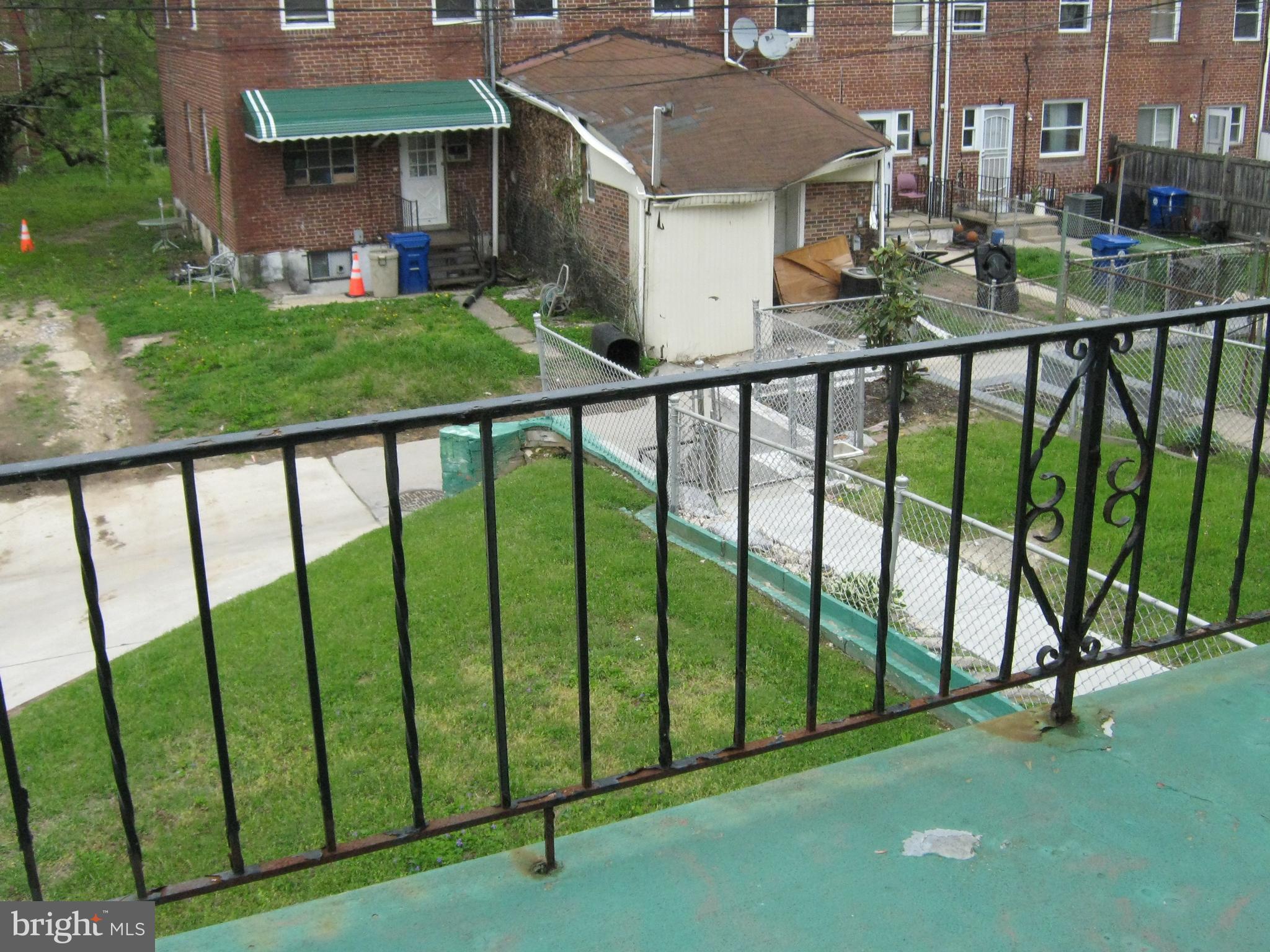 1141 Wedgewood Road Baltimore, MD 21229 - Photo 13 of 29 rear deck facing back yard
