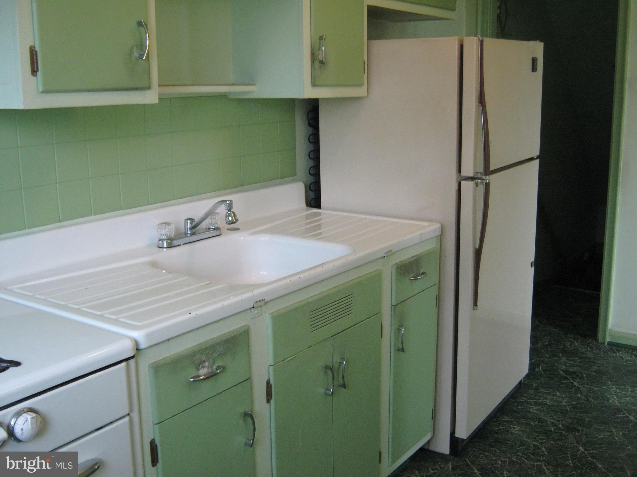 1141 Wedgewood Road Baltimore, MD 21229 - Photo 15 of 29