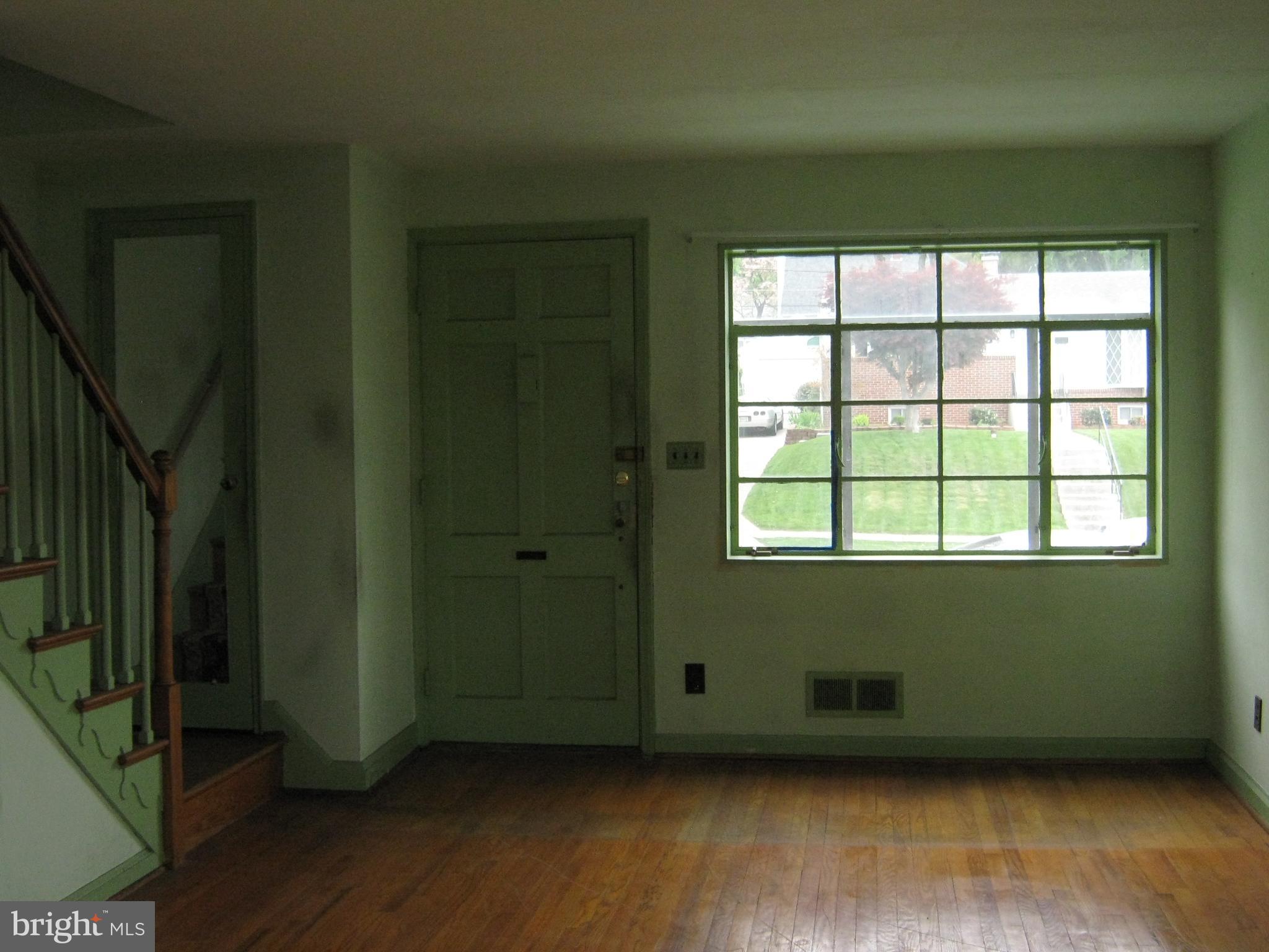 1141 Wedgewood Road Baltimore, MD 21229 - Photo 4 of 29 Living room with large picture window