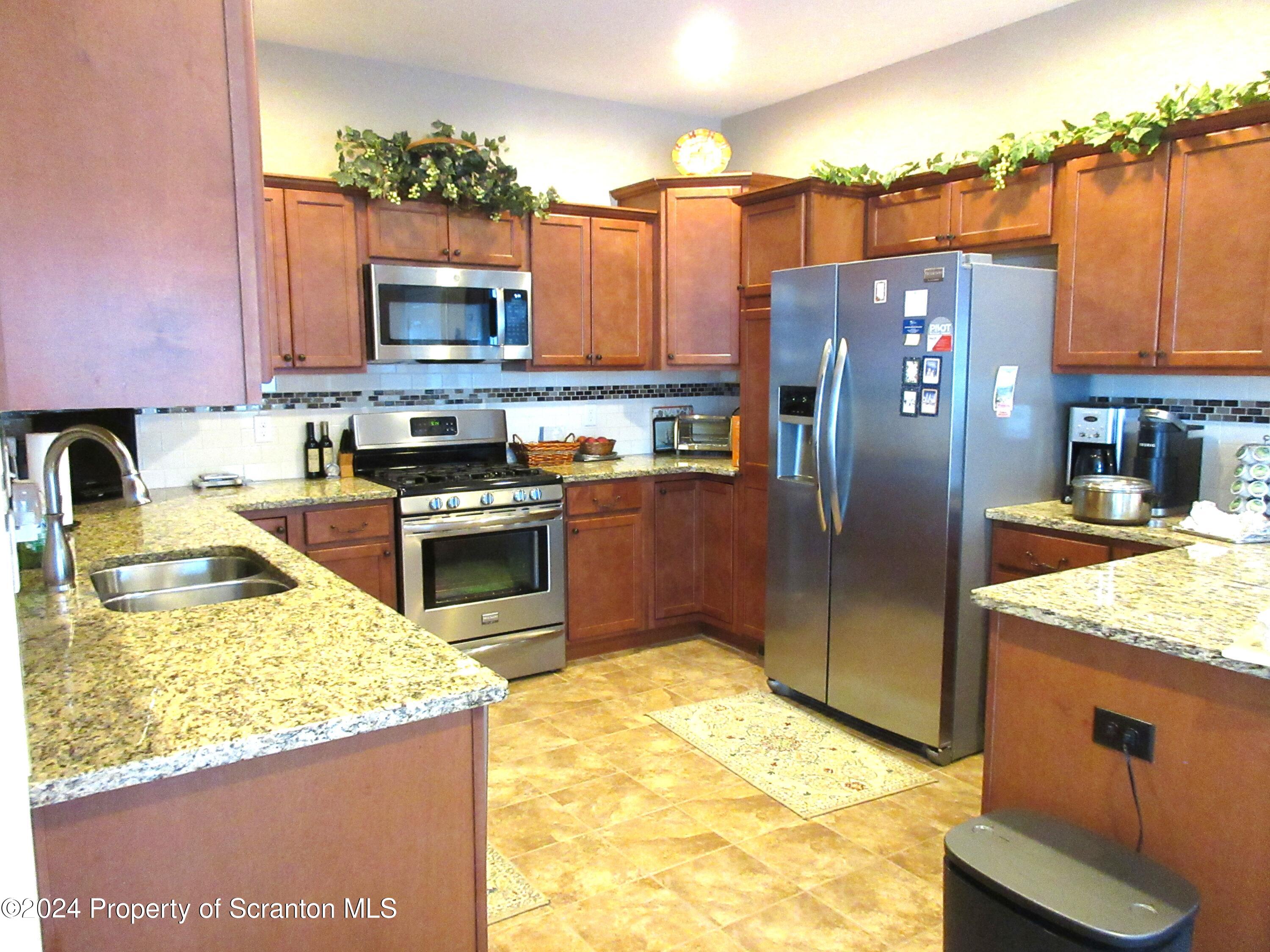 111 Wyndham Road, Unit 111 Clarks Summit, PA 18411 - Photo 9 of 37 Gallery Image 9