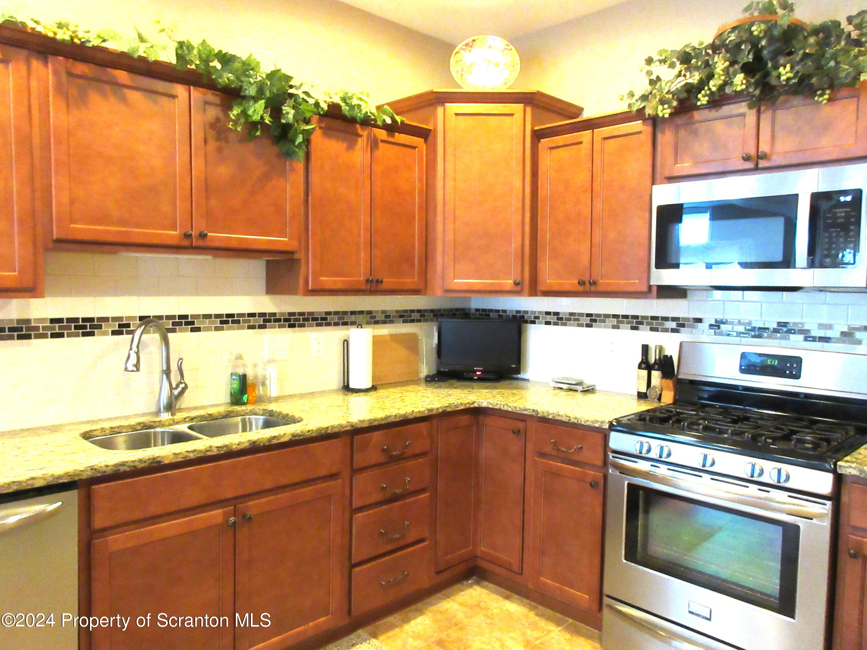111 Wyndham Road, Unit 111 Clarks Summit, PA 18411 - Photo 10 of 37 Gallery Image 10