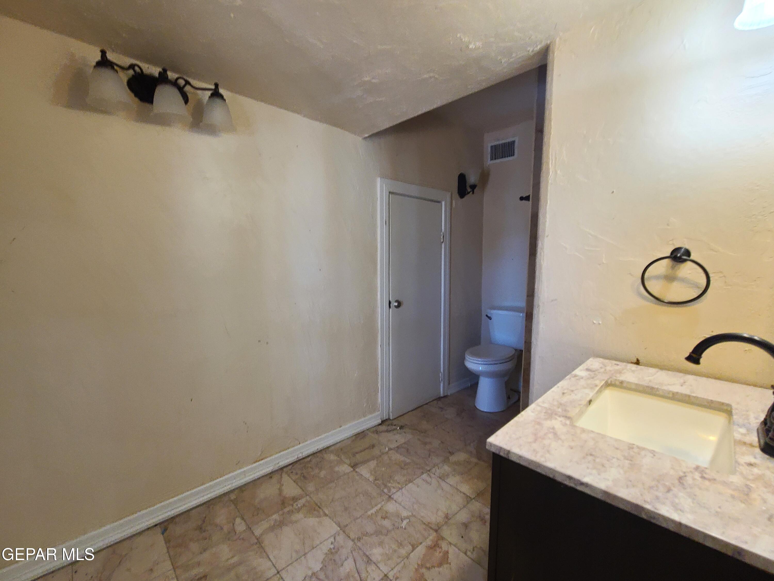 1714 Banker Road Canutillo, TX 79835 - Photo 36 of 78 Primary bathroom #2