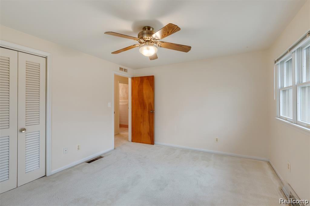 22104 Gill Road Farmington Hills, MI 48335 - Photo 23 of 39