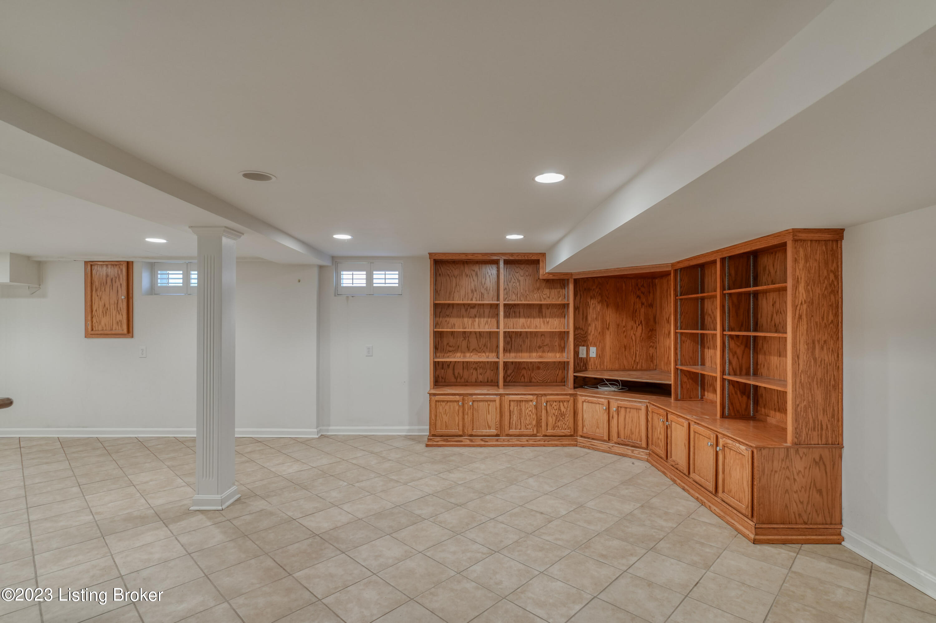 218 Bramton Road Louisville, KY 40207 - Photo 30 of 50 045 - 20230412 04643