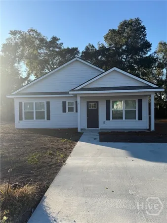 $2,350 | 7 Helmken Street, Savannah, GA 31404