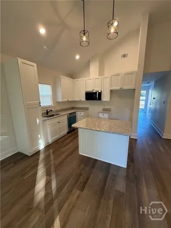 $2,350 | 7 Helmken Street, Savannah, GA 31404