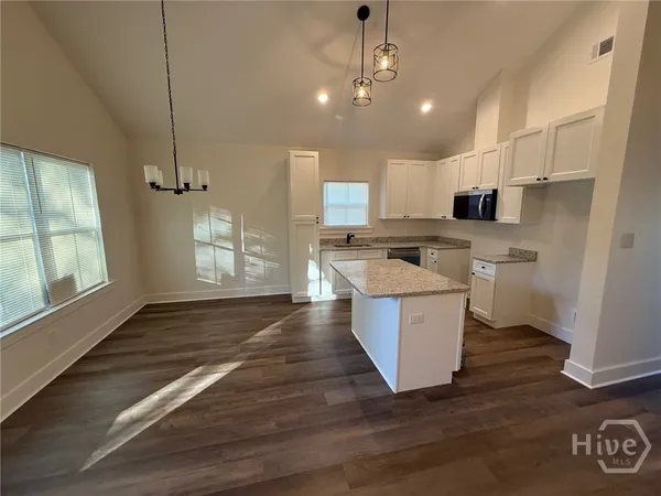 $2,350 | 7 Helmken Street, Savannah, GA 31404