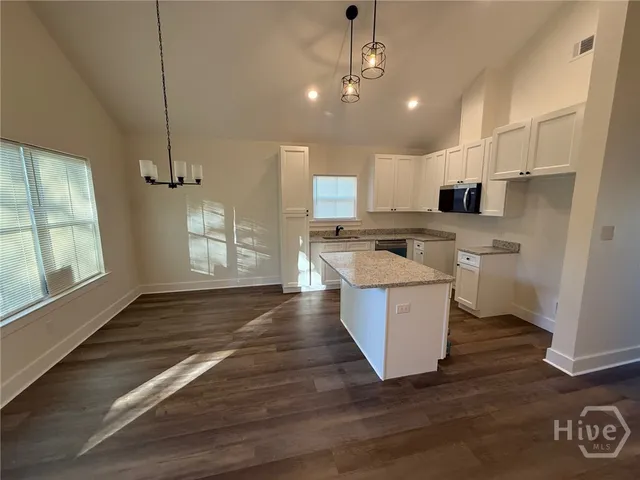 $2,650 | 7 Helmken Street, Savannah, GA 31404