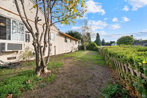 a view of a house with a yard
