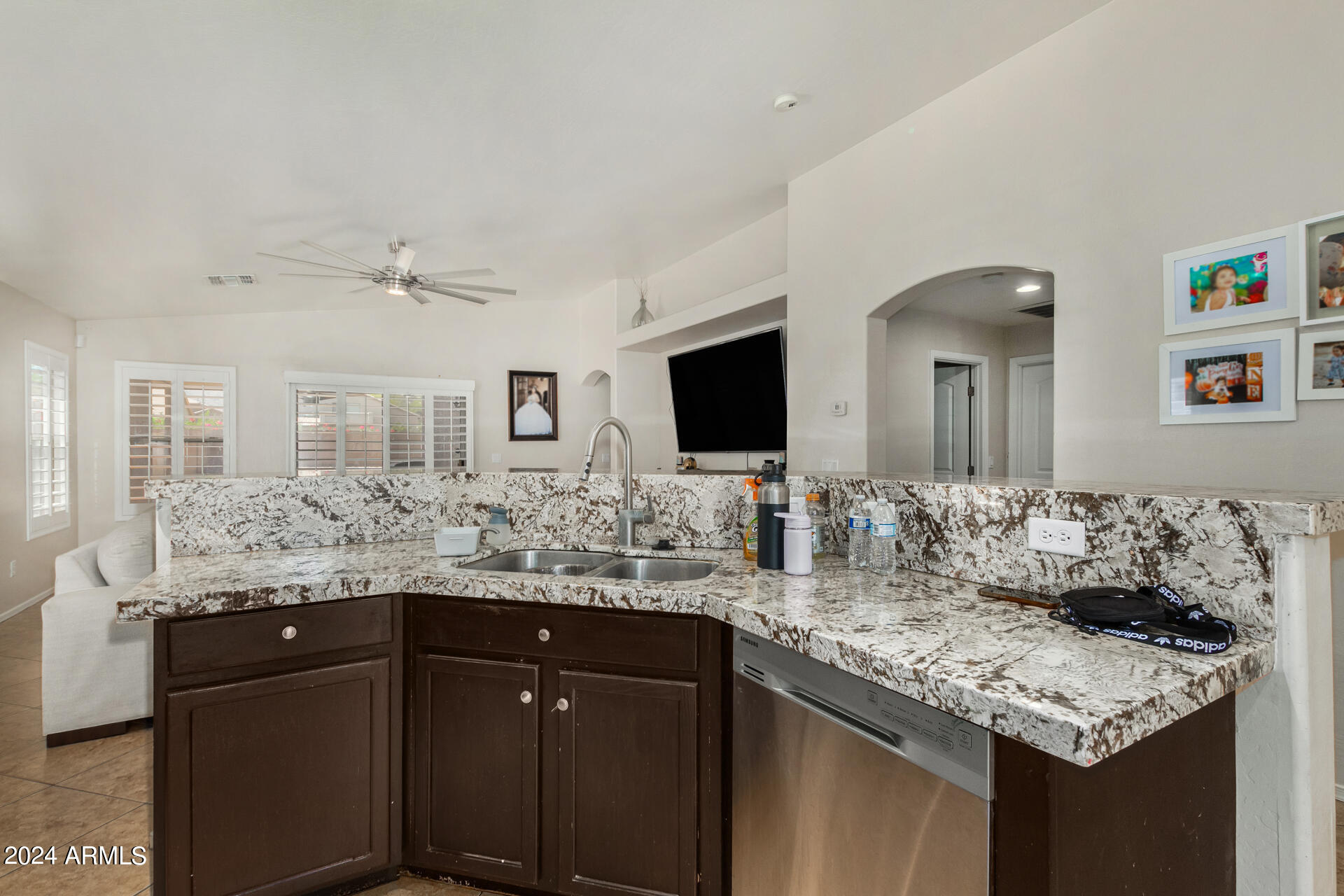 2413 West Carson Road Phoenix, AZ 85041 - Photo 15 of 37 13 - Carson