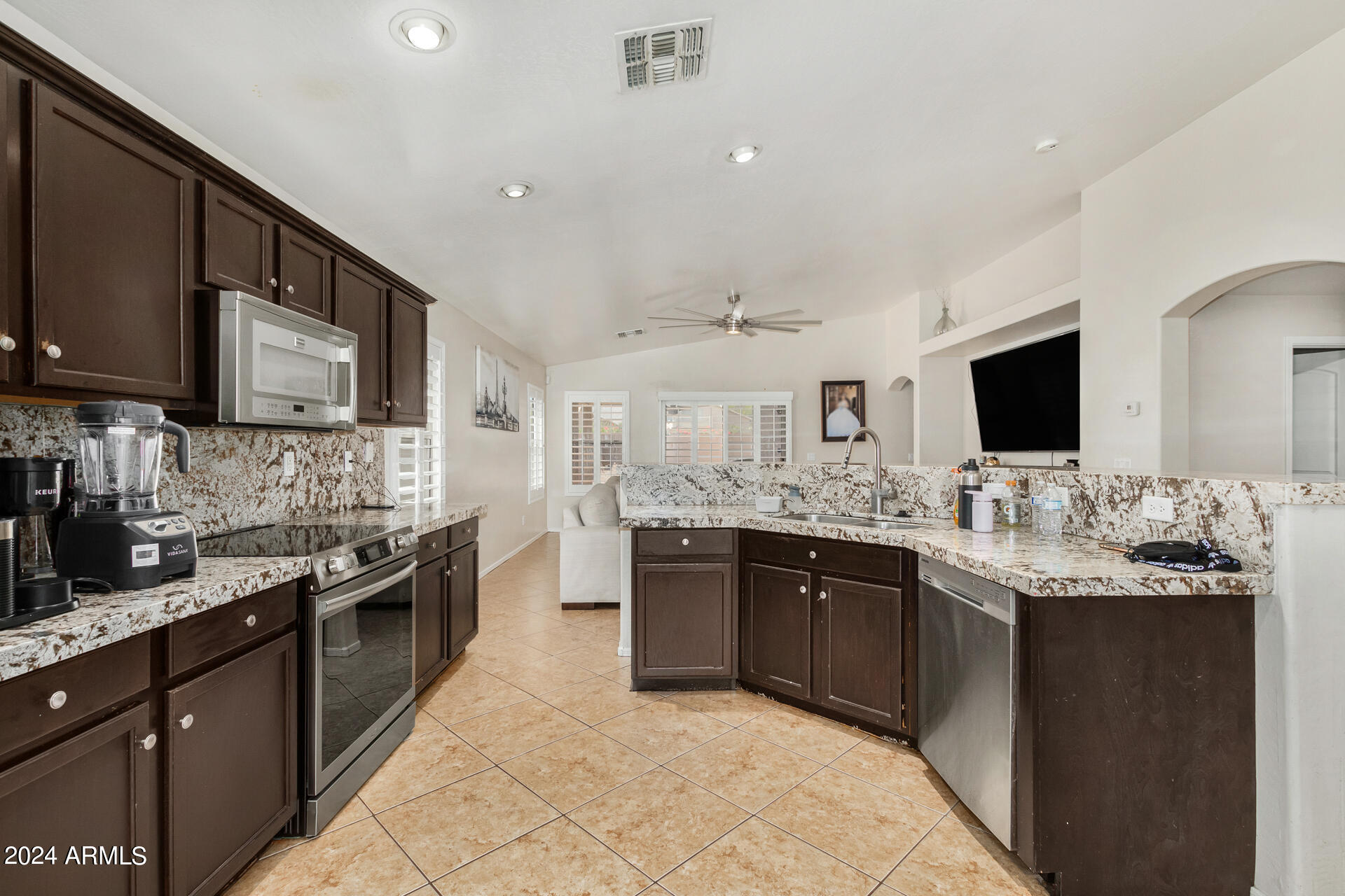 2413 West Carson Road Phoenix, AZ 85041 - Photo 16 of 37 14 - Carson