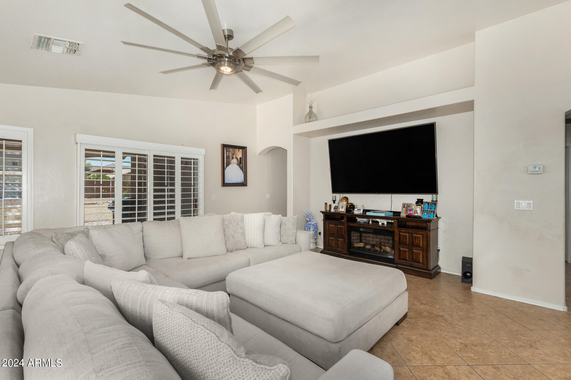2413 West Carson Road Phoenix, AZ 85041 - Photo 9 of 37 09 - Carson