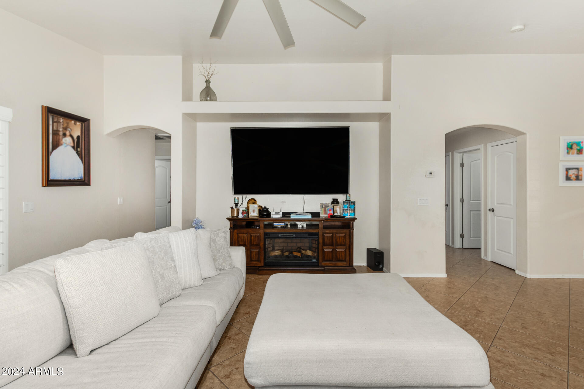 2413 West Carson Road Phoenix, AZ 85041 - Photo 10 of 37 10 - Carson