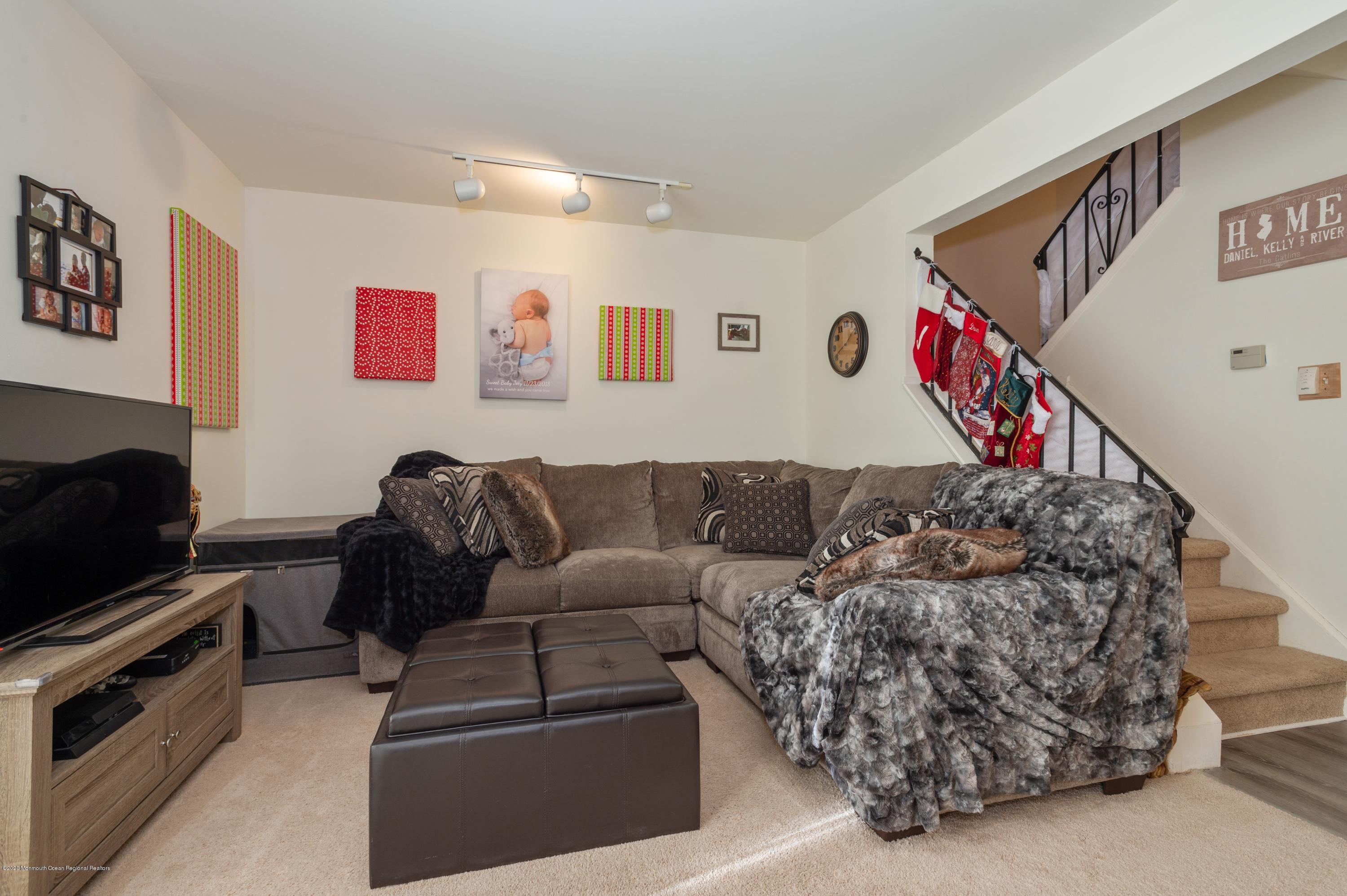9 Robin Road Howell, NJ 07731 - Photo 11 of 20 05_9RobinRd_165_LivingRoom_HiRes