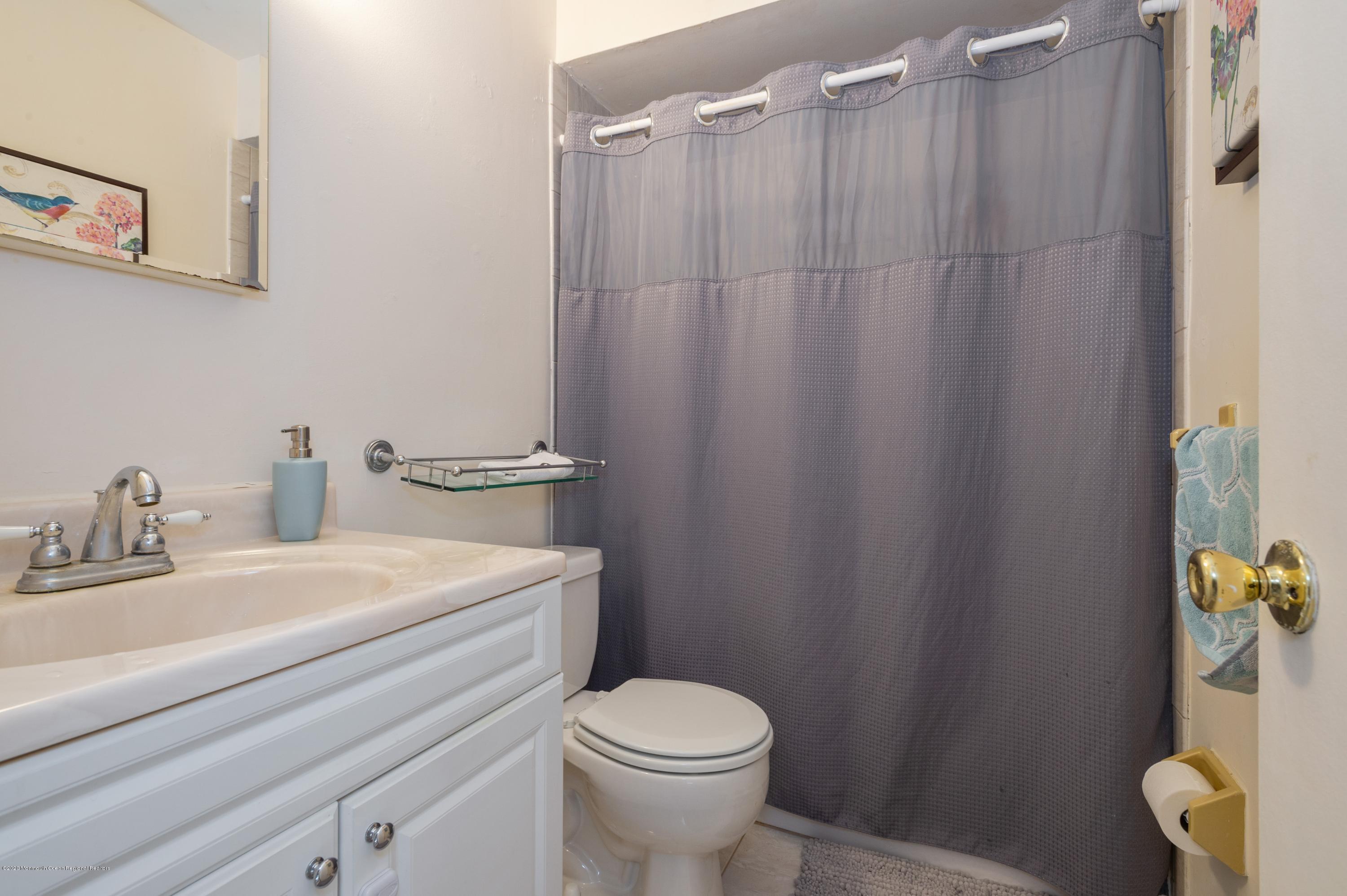 9 Robin Road Howell, NJ 07731 - Photo 13 of 20 18_9RobinRd_8_Bathroom_HiRes