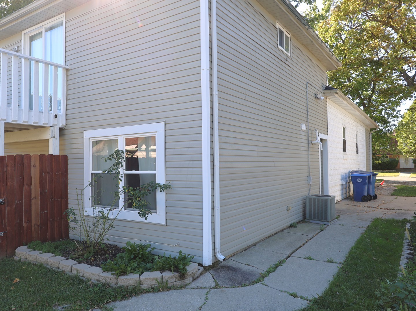 917 North Linden Avenue Waukegan, IL 60085 - Photo 2 of 14 a view of a house with backyard and porch