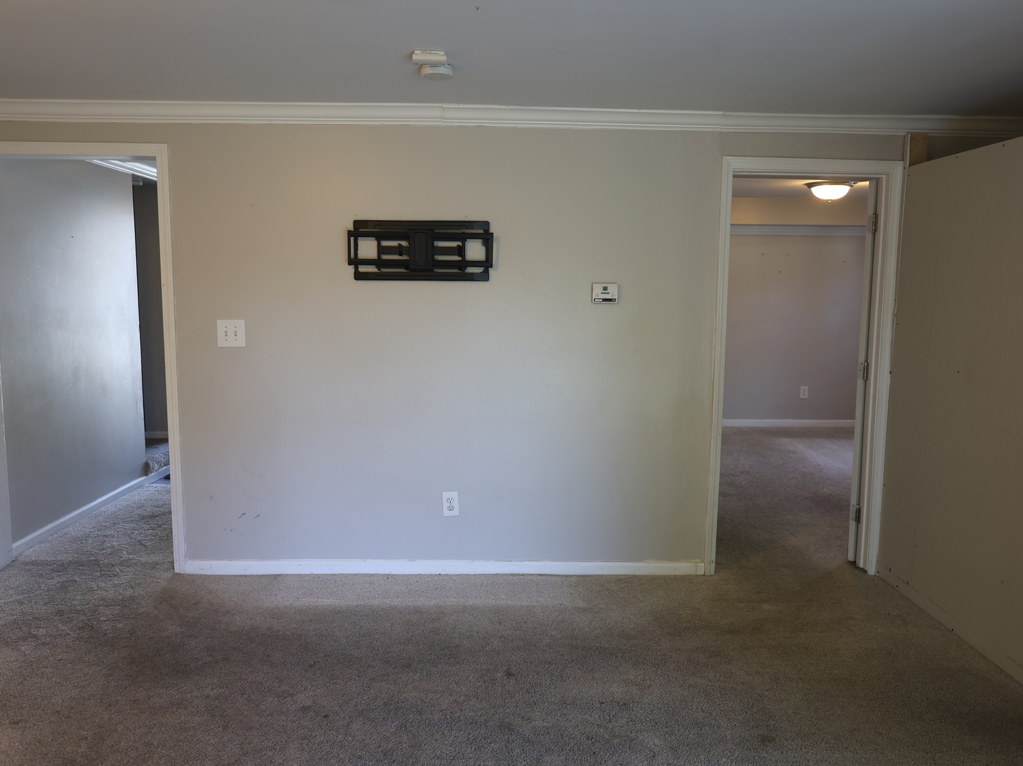 917 North Linden Avenue Waukegan, IL 60085 - Photo 9 of 14 a view of an empty room