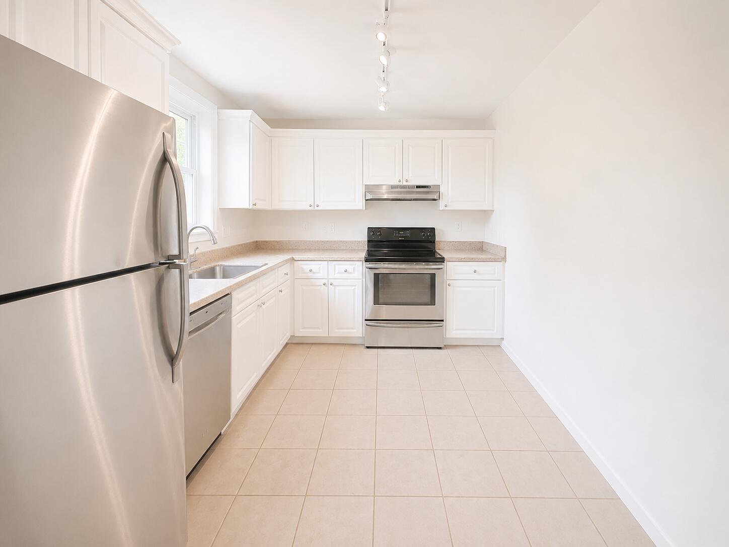 711 North Pine Island Road, Unit 204 Plantation, FL 33324 - Photo 4 of 14 D3477D2F-EC83-4CE0-931A-0A13234FB6B7