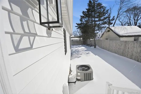 $575,000 | 923 East Main Street, Riverhead, NY 11901