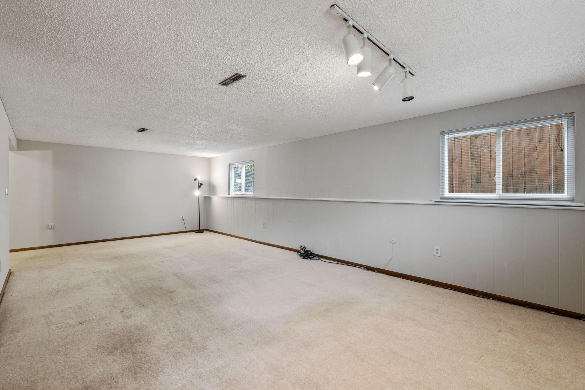 763 Ronson Avenue Columbus, OH 43230 - Photo 29 of 46 Family Room - 763 Ronson Avenue, Columbus, OH 43230
