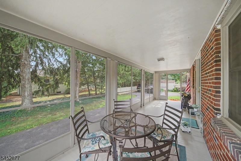 409 Ridge Road Dayton, NJ 08810 - Photo 4 of 36 Gallery Image 4