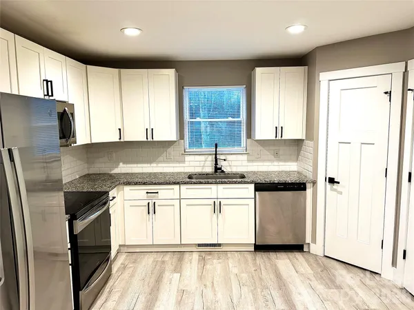 $1,665 | 110 Carpenter Street, Lincolnton, NC 28092