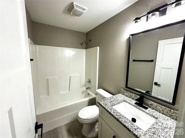 $1,665 | 110 Carpenter Street, Lincolnton, NC 28092