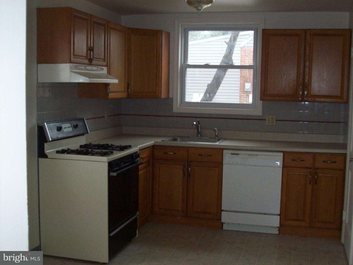127 Spring Lane Hatboro, PA 19040 - Photo 5 of 9 Kitchen